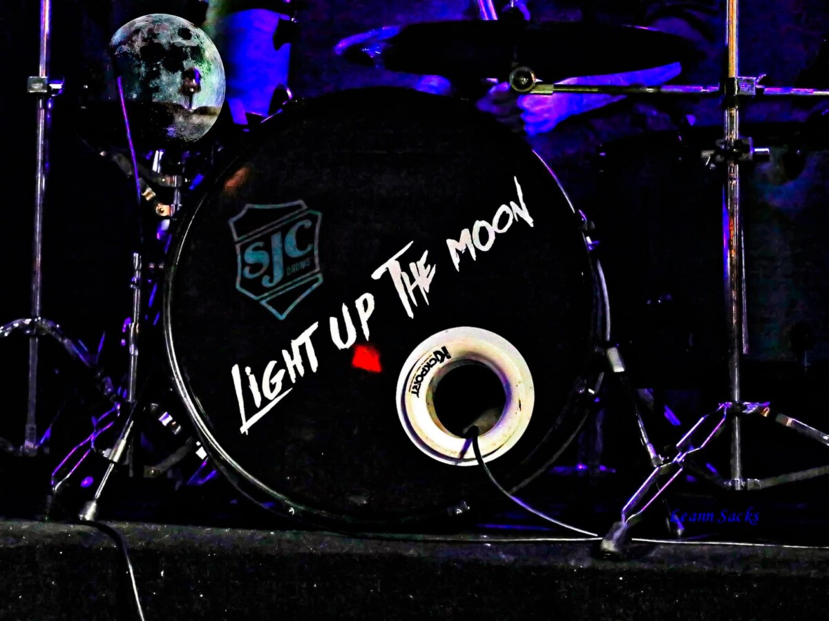 Light up the Moon